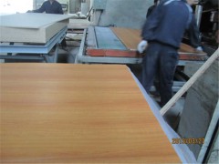 16MM刨花板 高品质办公桌专用板材 室内装饰板材批发