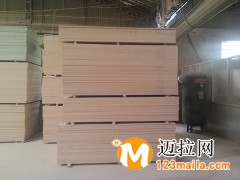 临沂刨花板厂家,山东三聚氰胺贴面板批发价格